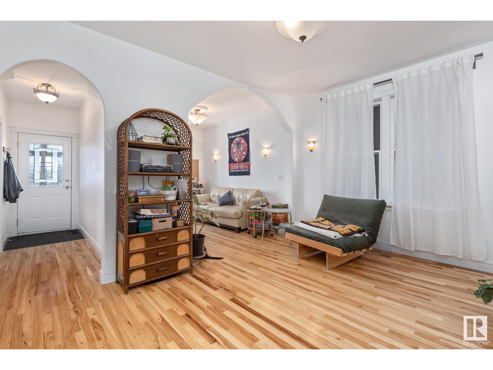 Property at 10034 94 ST NW image 4