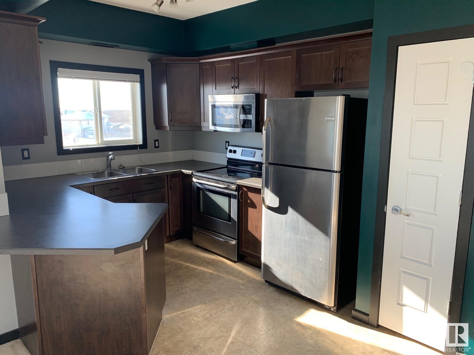 Property at #318 13835 155 AV NW image 3