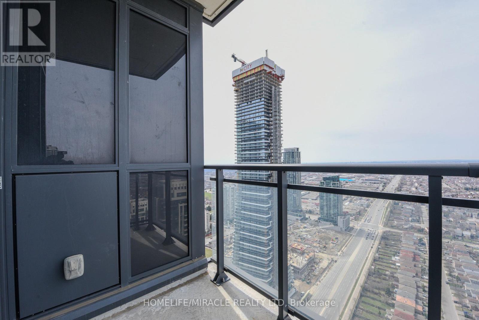4202 - 4011 Brickstone Mews, Mississauga, Ontario  L5B 0G3 - Photo 8 - W12064970