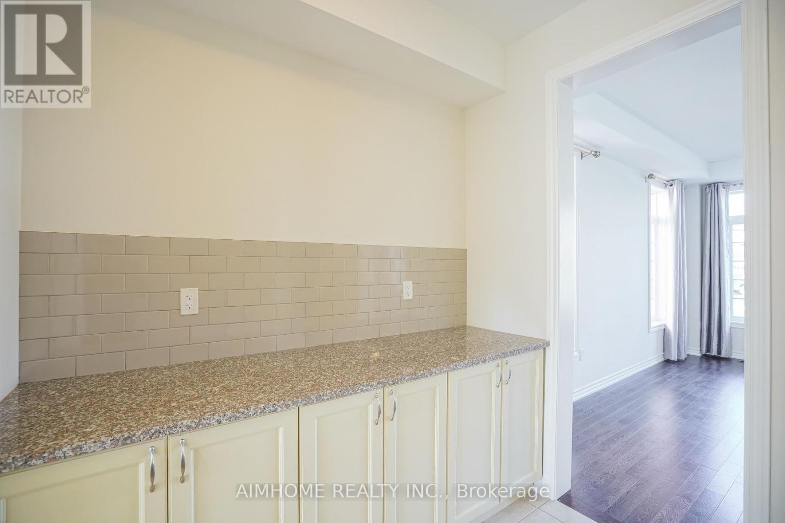 30 Brown Court, Newmarket, Ontario  L3Y 0C7 - Photo 10 - N12086942