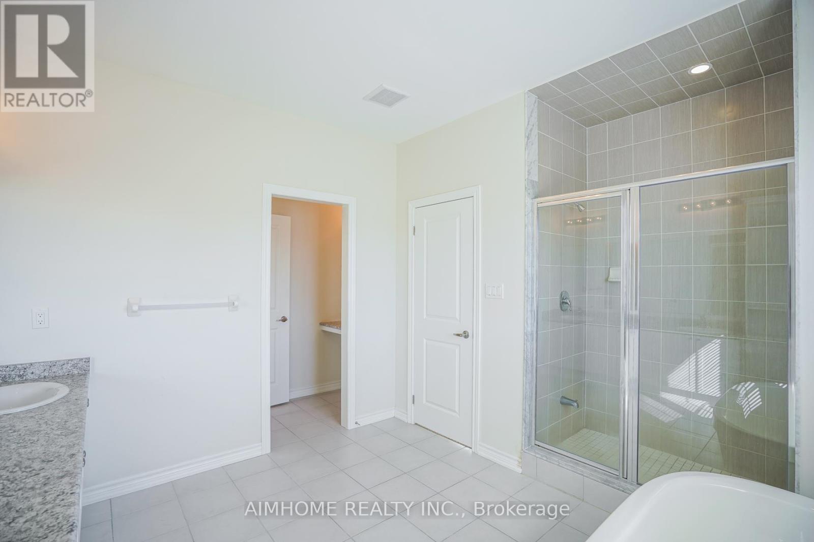 30 Brown Court, Newmarket, Ontario  L3Y 0C7 - Photo 29 - N12086942