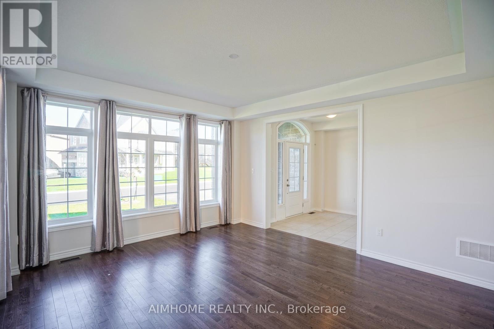 30 Brown Court, Newmarket, Ontario  L3Y 0C7 - Photo 6 - N12086942
