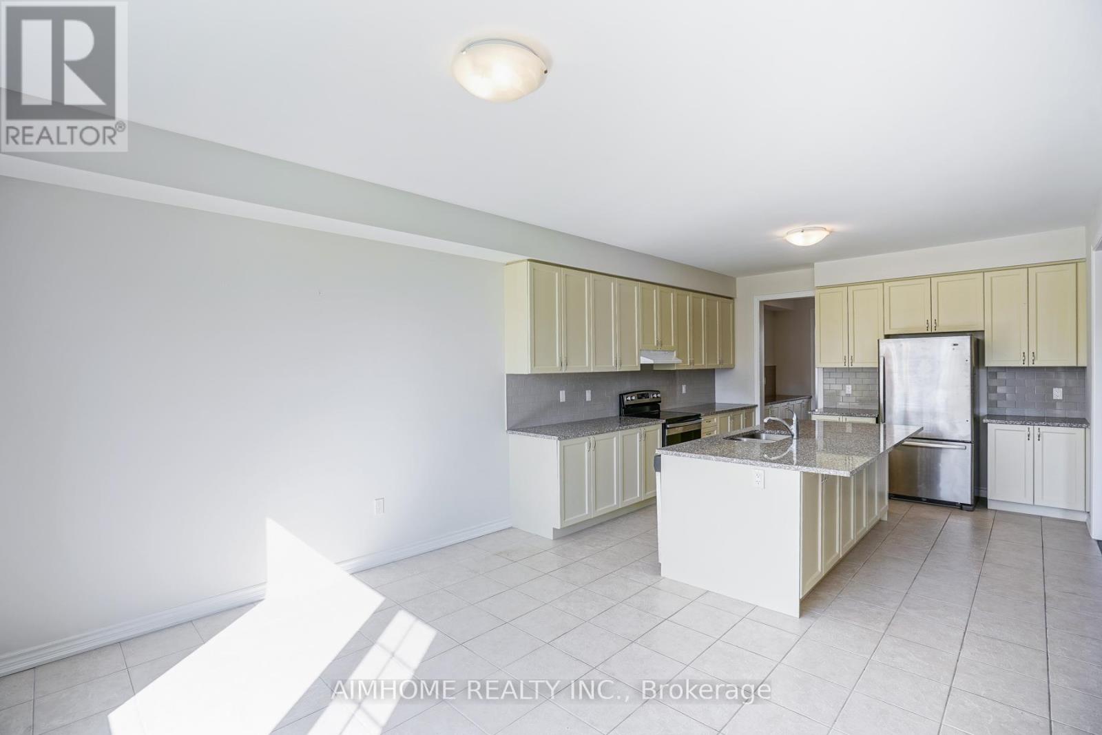 30 Brown Court, Newmarket, Ontario  L3Y 0C7 - Photo 8 - N12086942