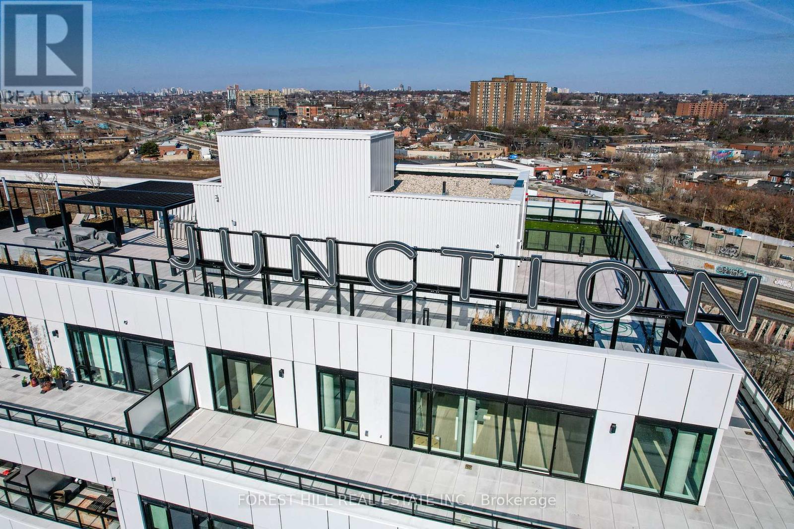 401 - 2720 Dundas Street W, Toronto, Ontario  M6P 0C3 - Photo 1 - W12086970