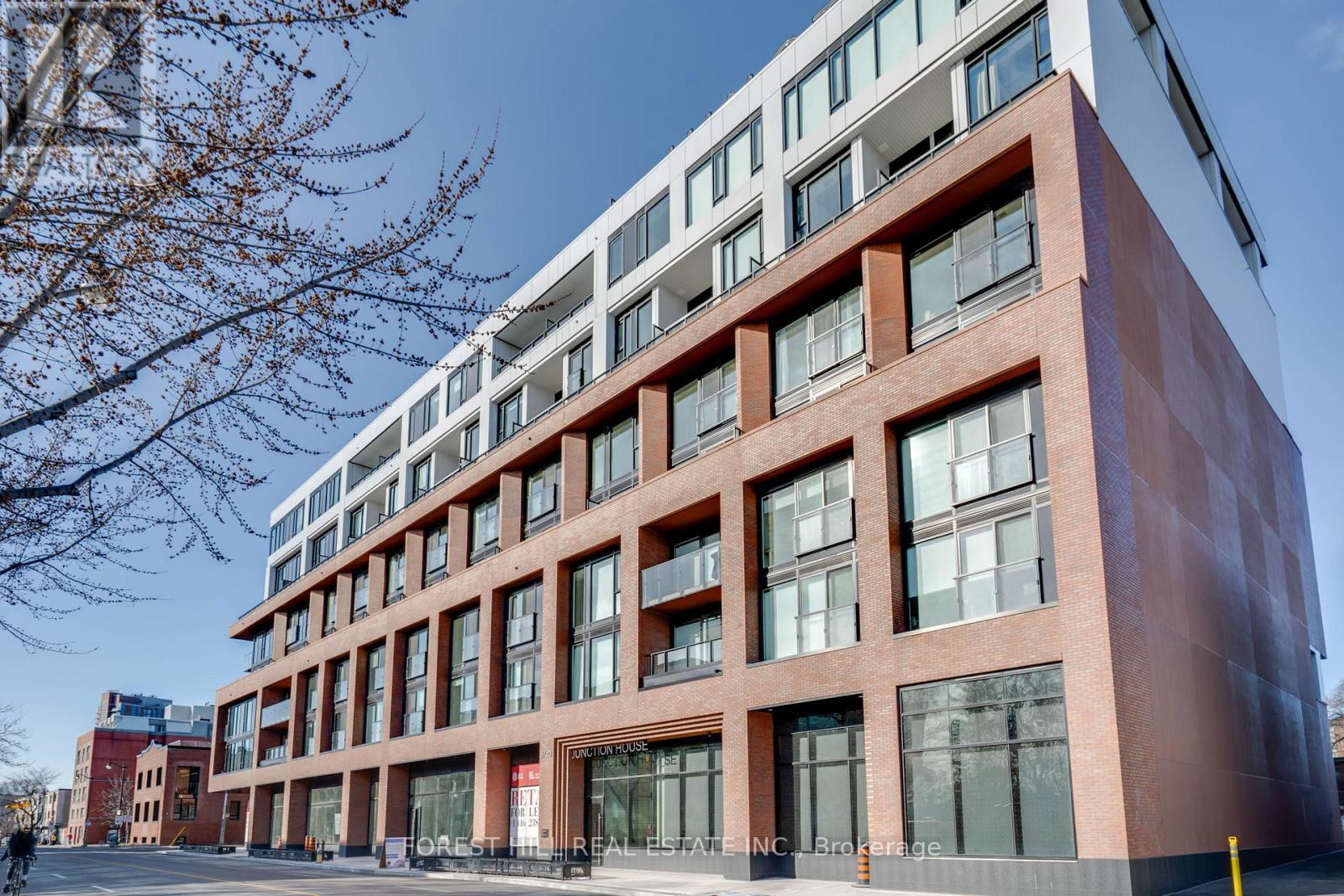 401 - 2720 Dundas Street W, Toronto, Ontario  M6P 0C3 - Photo 2 - W12086970