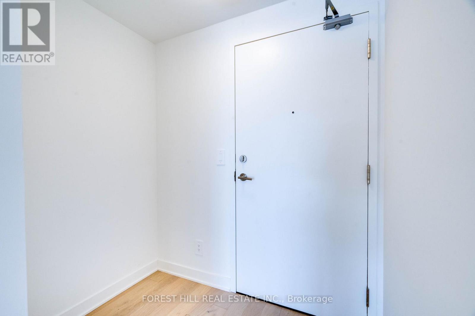 401 - 2720 Dundas Street W, Toronto, Ontario  M6P 0C3 - Photo 3 - W12086970