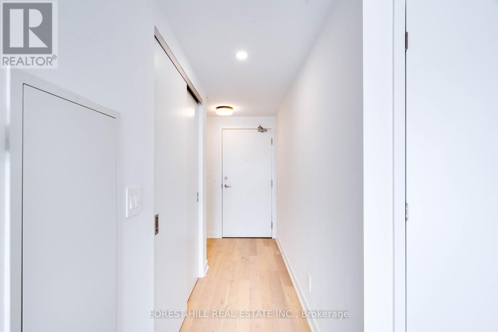 401 - 2720 Dundas Street W, Toronto, Ontario  M6P 0C3 - Photo 4 - W12086970