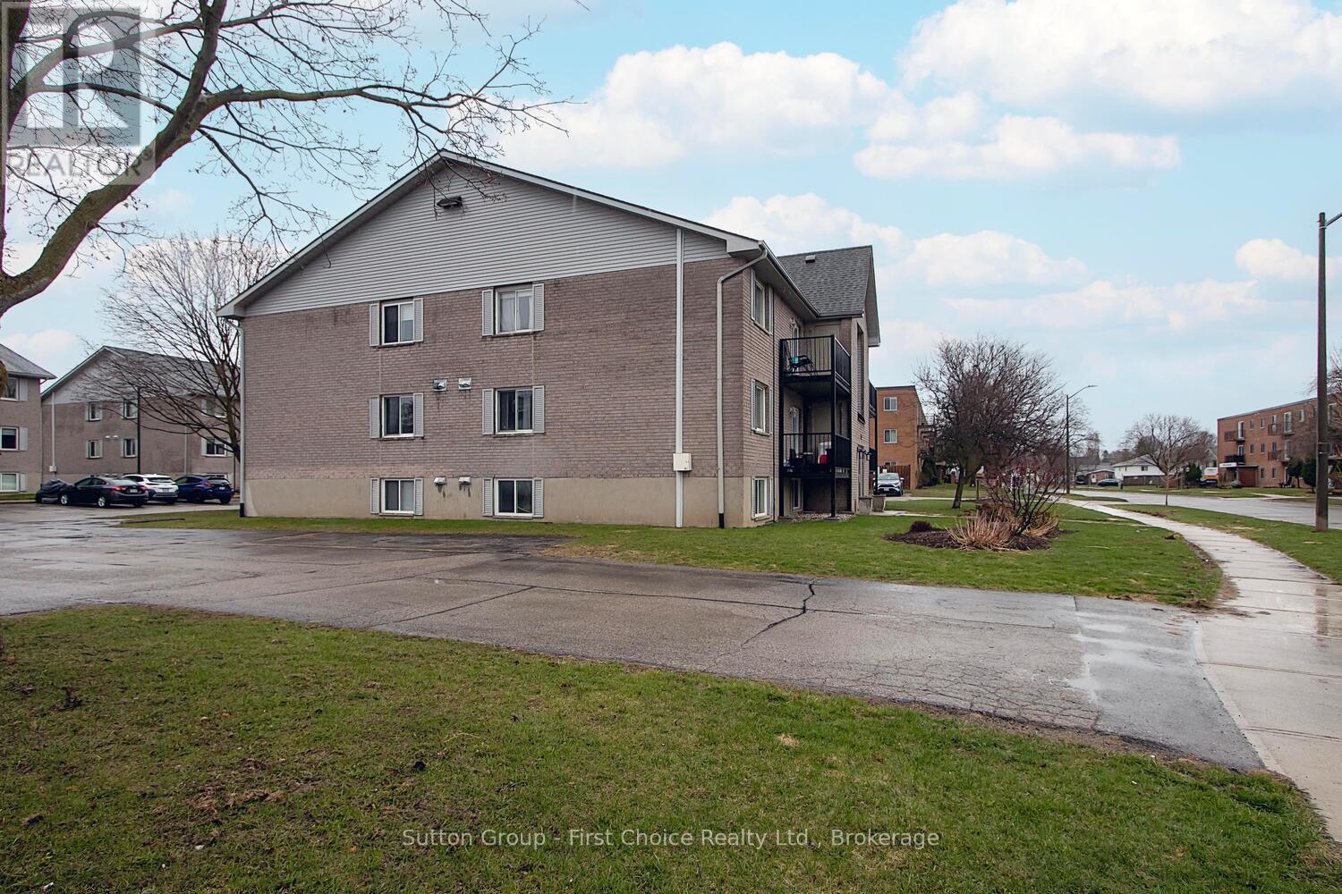 110 - 50 Campbell Court N, Stratford, Ontario  N5A 7T6 - Photo 11 - X12086132