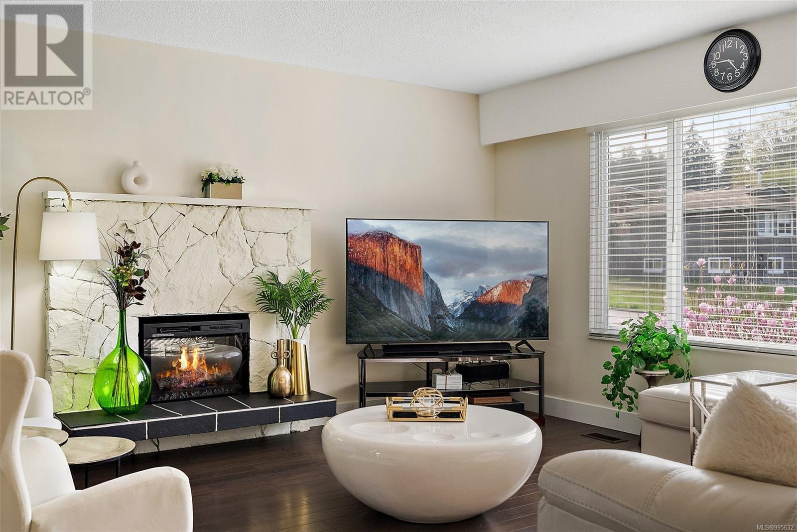 Property at 160 San Frisco Way image 3