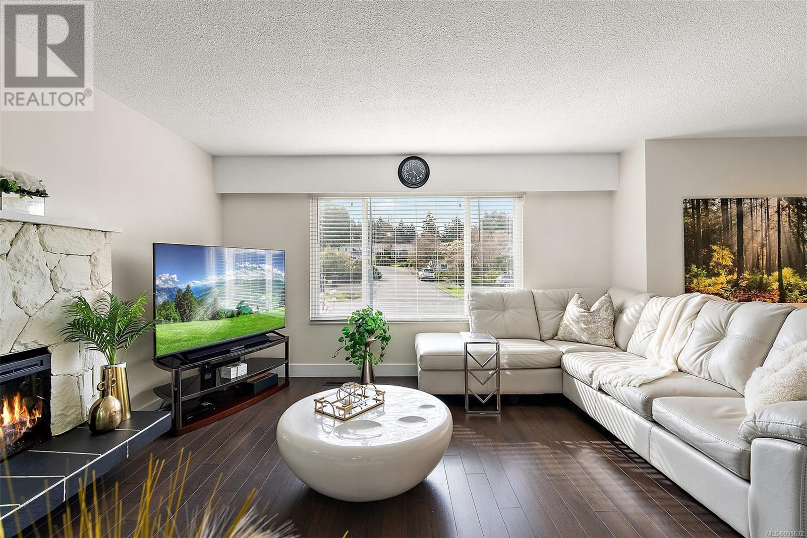 Property at 160 San Frisco Way image 4