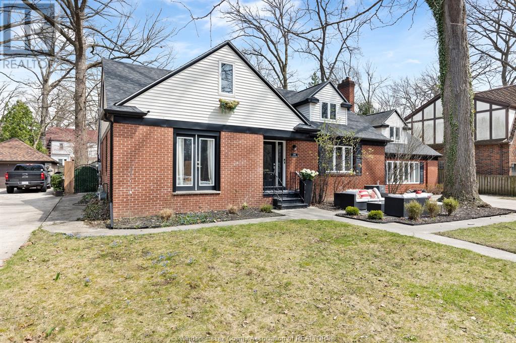 Property at 2464 GLADSTONE image 2