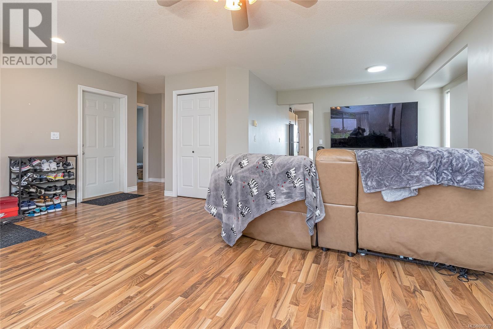 Property at 256 Tahoe Ave image 3