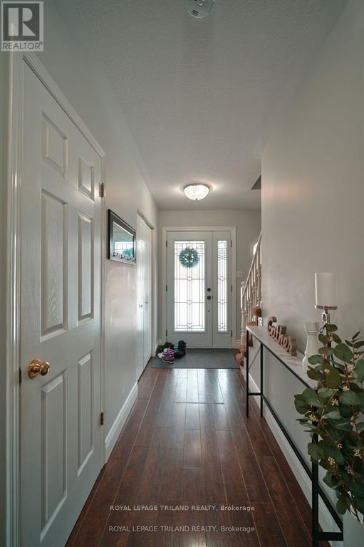 58 Stonehenge Court, London, Ontario  N5V 4M6 - Photo 4 - X12087003