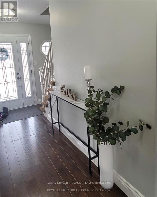 58 Stonehenge Court, London, Ontario  N5V 4M6 - Photo 5 - X12087003