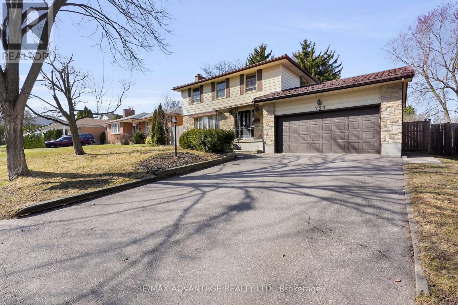 Photo 2 of 50 for 729 Chiddington Avenue