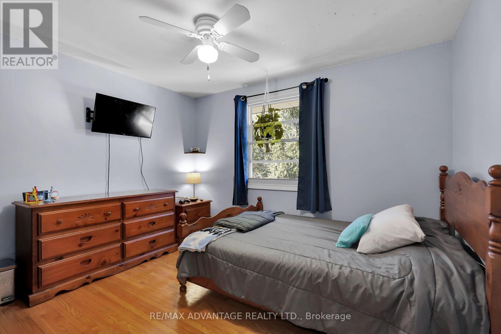 Photo 23 of 50 for 729 Chiddington Avenue