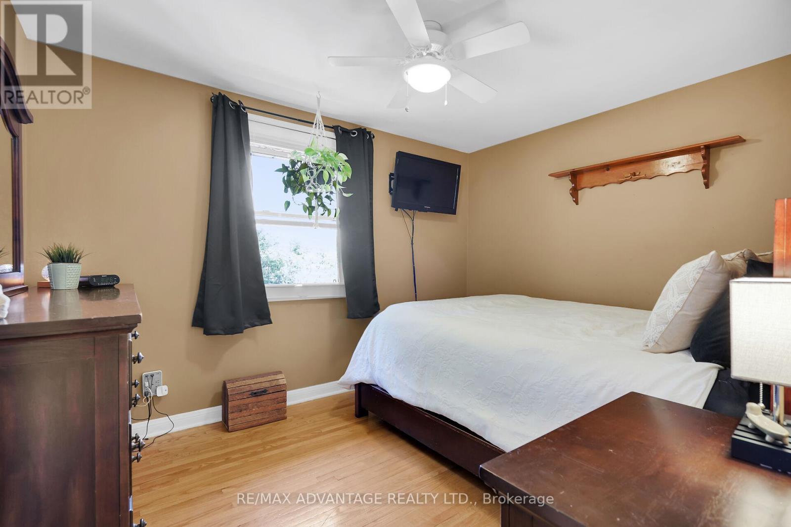 Photo 25 of 50 for 729 Chiddington Avenue