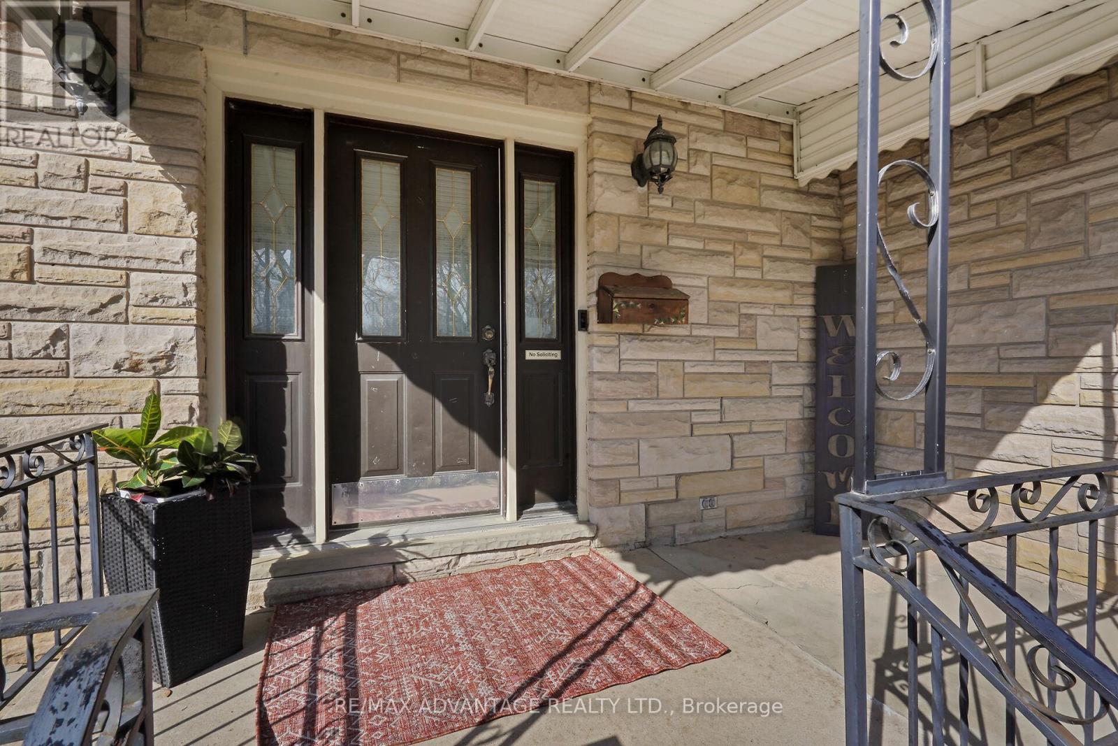 Photo 3 of 50 for 729 Chiddington Avenue