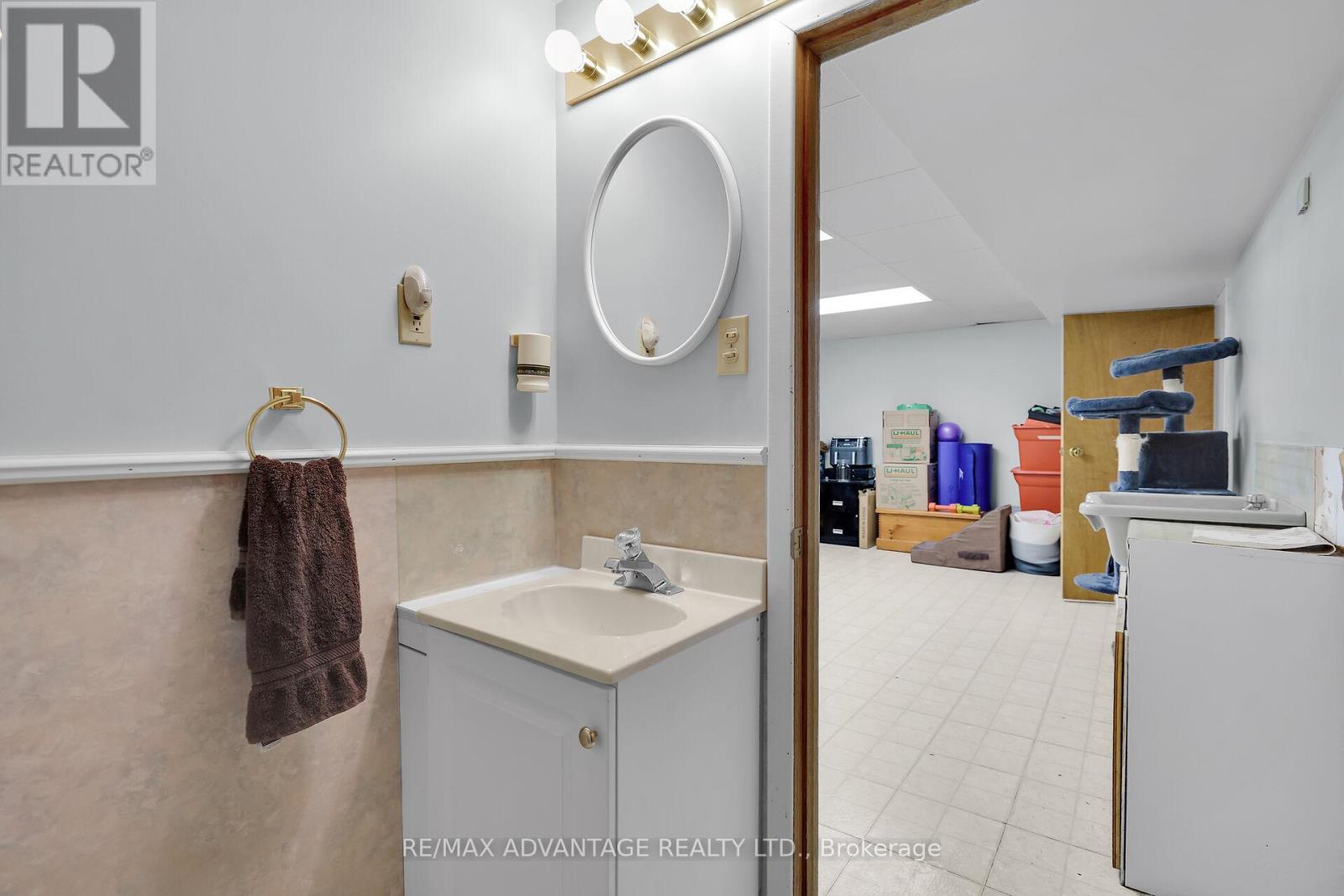 Photo 33 of 50 for 729 Chiddington Avenue