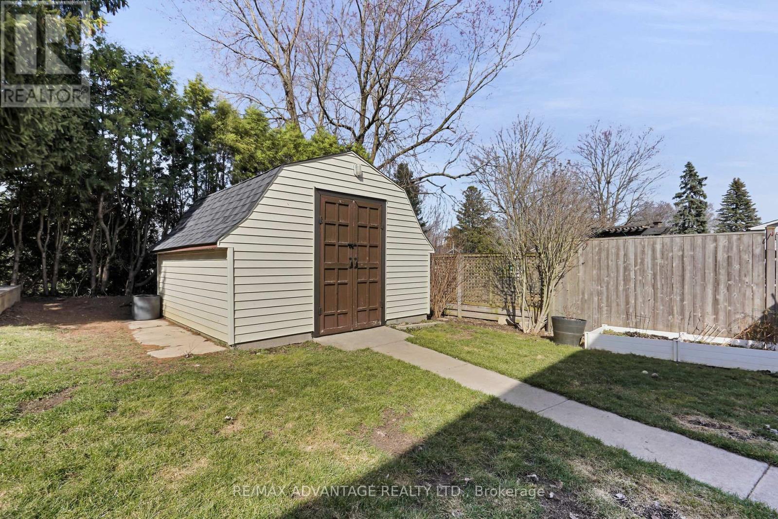 Photo 38 of 50 for 729 Chiddington Avenue