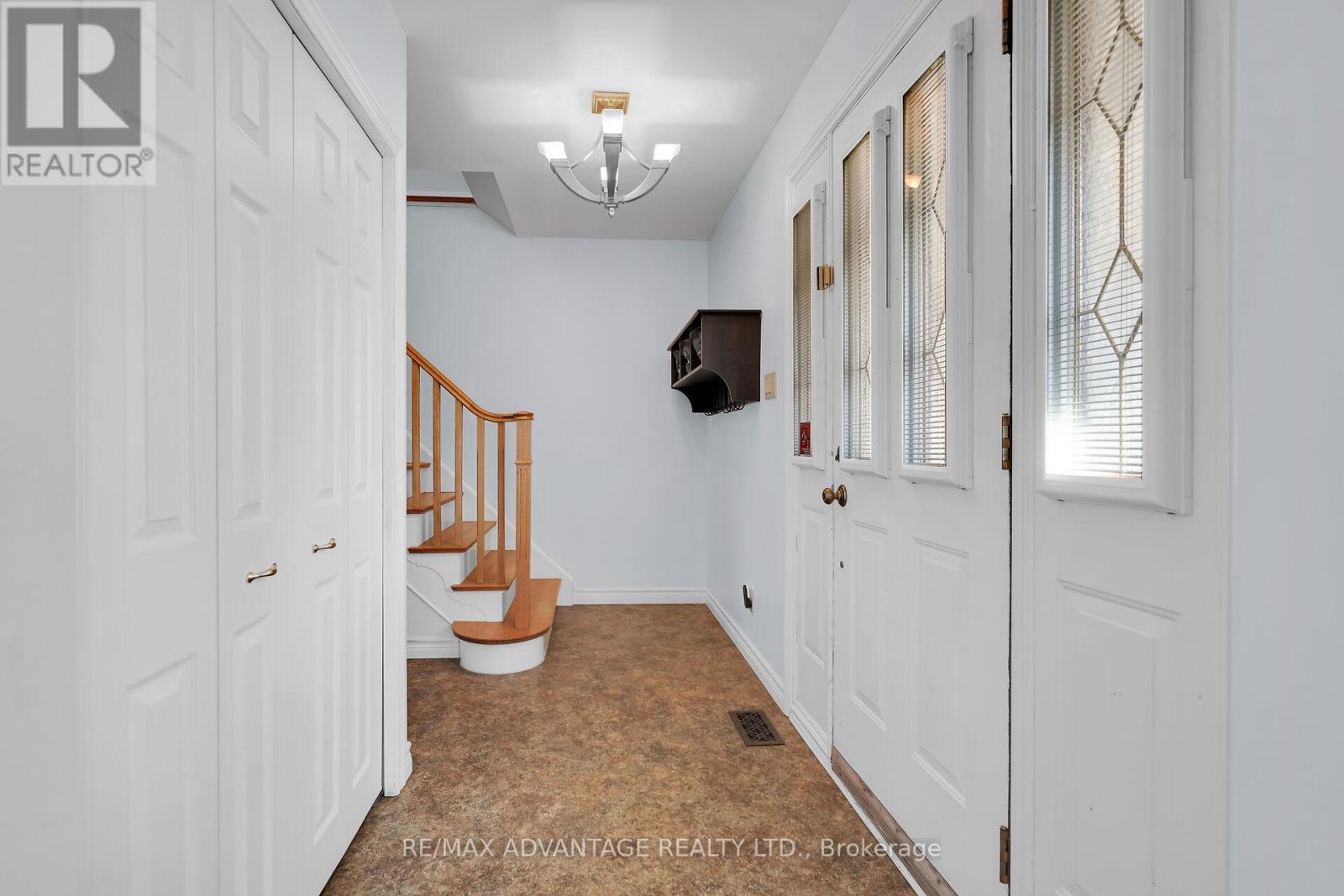 Photo 4 of 50 for 729 Chiddington Avenue