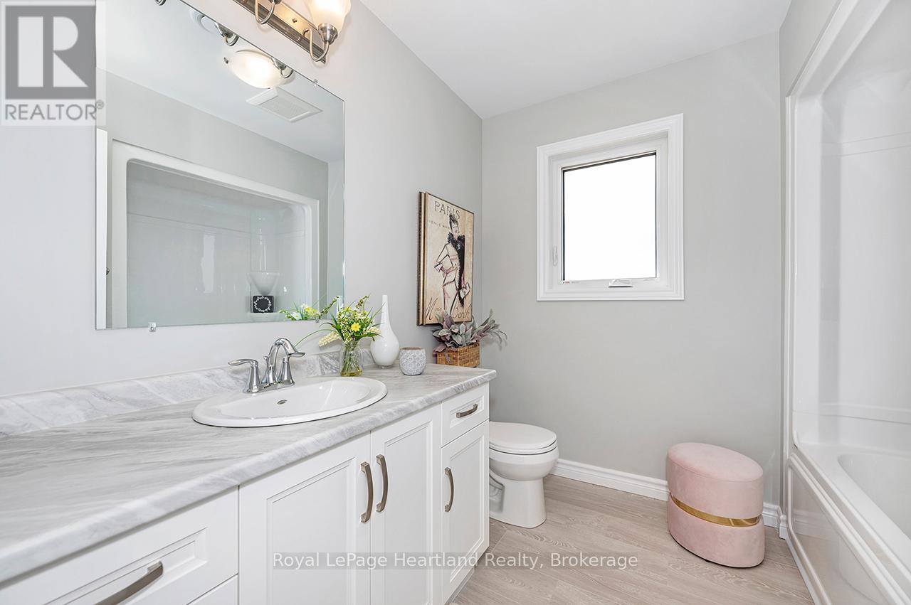 16 Bluffs View Boulevard, Ashfield-Colborne-Wawanosh, Ontario  N7A 0C1 - Photo 11 - X12087038
