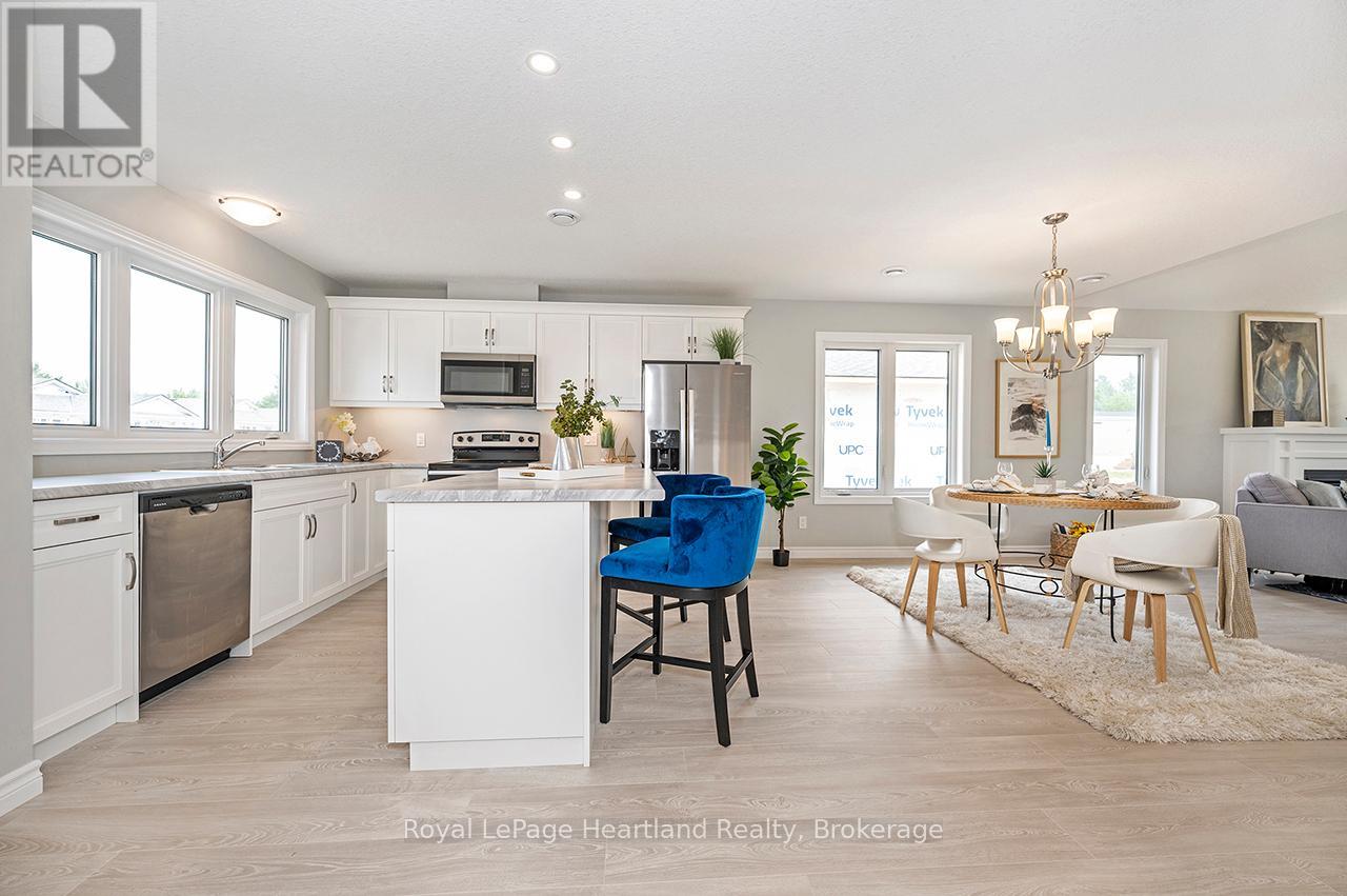 16 Bluffs View Boulevard, Ashfield-Colborne-Wawanosh, Ontario  N7A 0C1 - Photo 4 - X12087038
