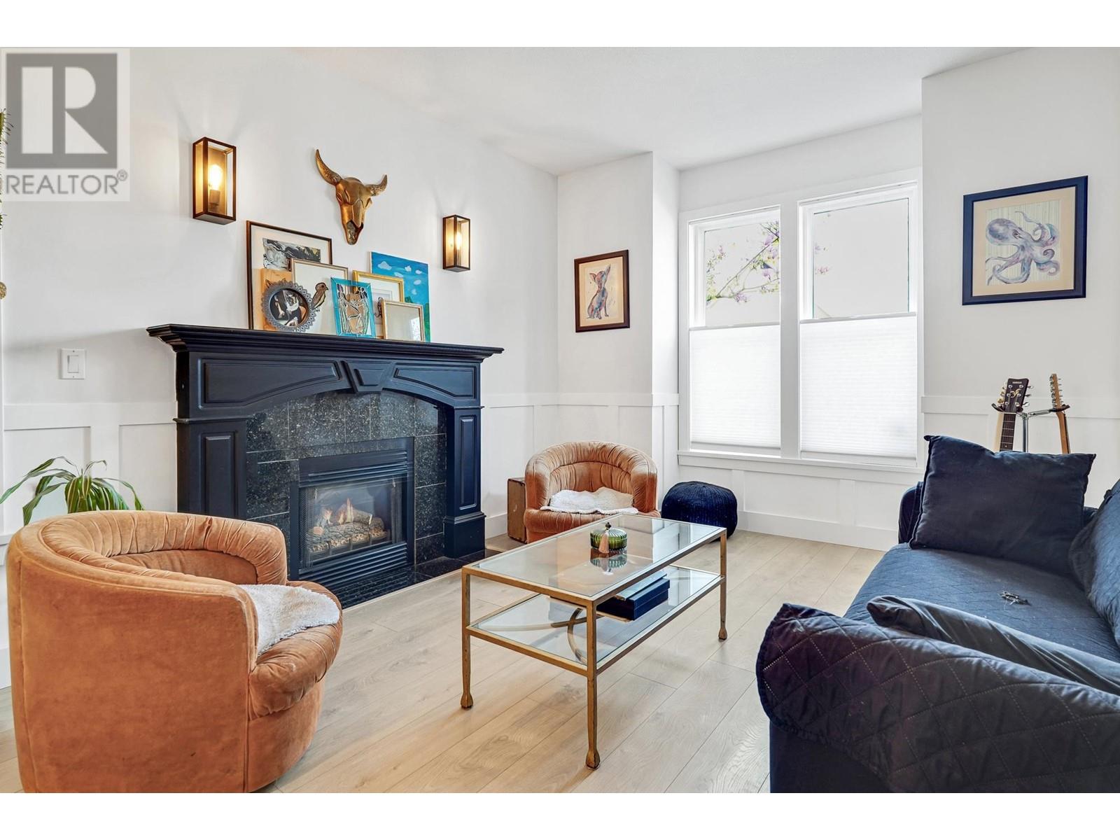 Property at 5681 47A AVENUE image 3