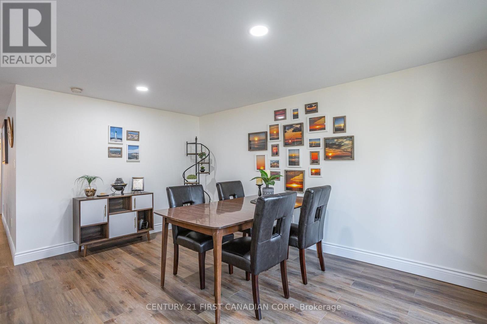 37 Walker Street, Lambton Shores, Ontario  N0M 1T0 - Photo 8 - X12087194