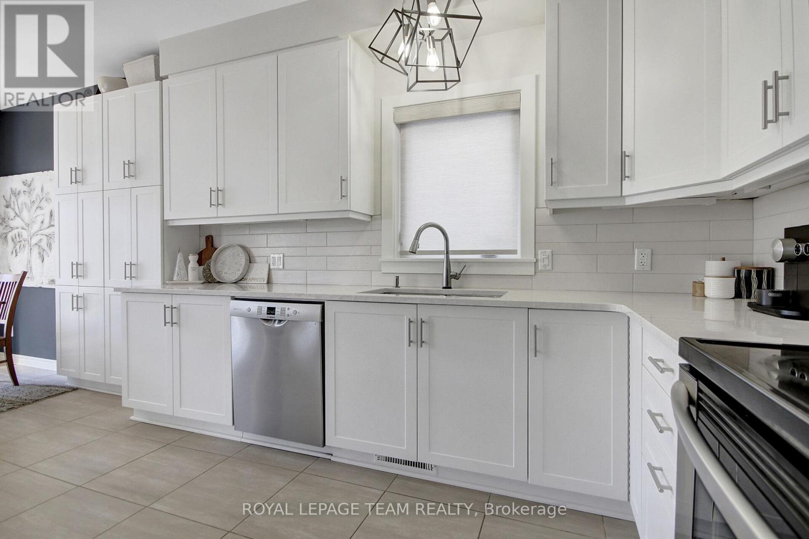 2613 Half Moon Bay Road, Ottawa, Ontario  K2J 0Z1 - Photo 21 - X12087136