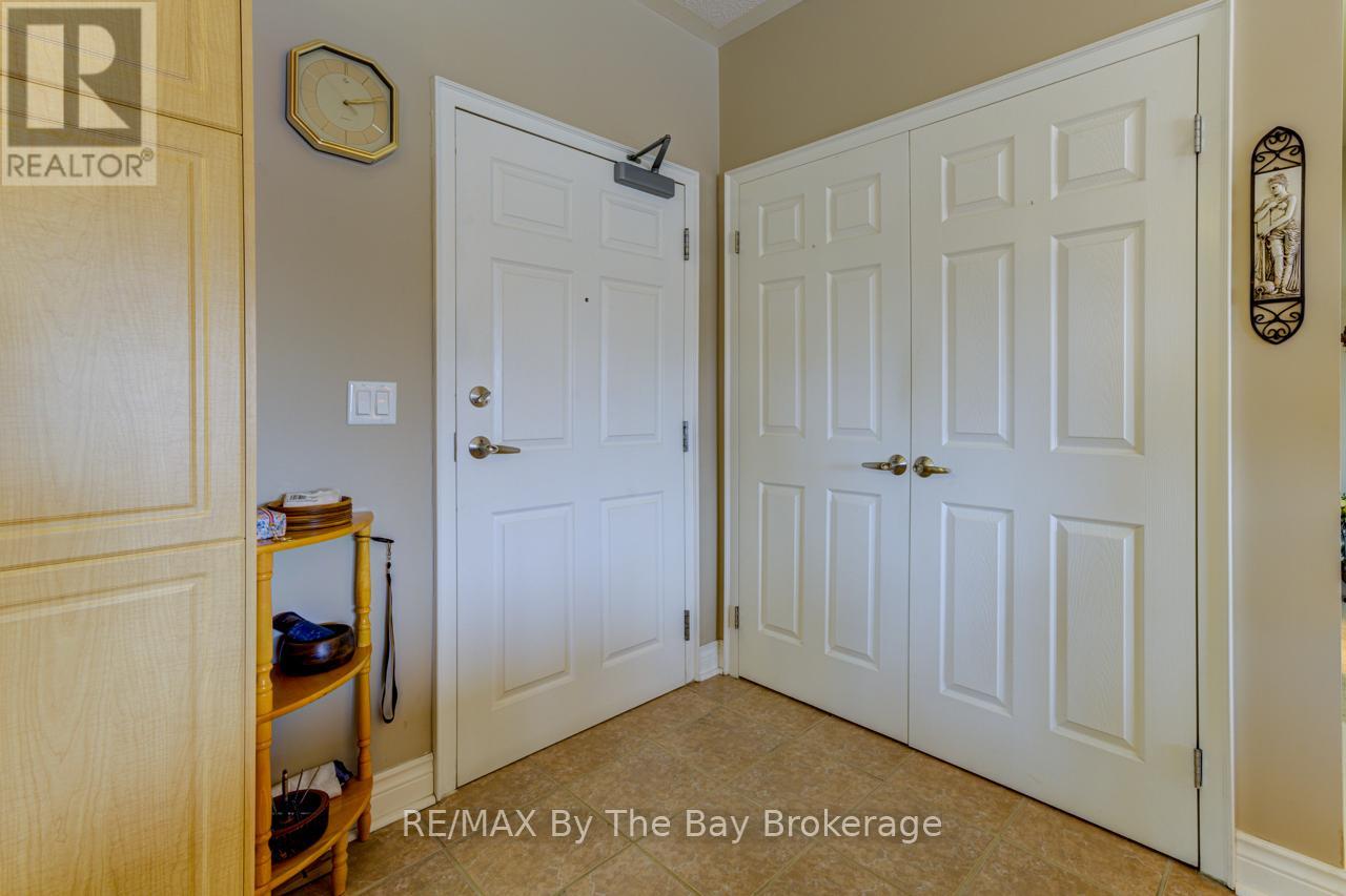 201 - 91 Raglan Avenue, Collingwood, Ontario  L9Y 4V3 - Photo 5 - S12087185