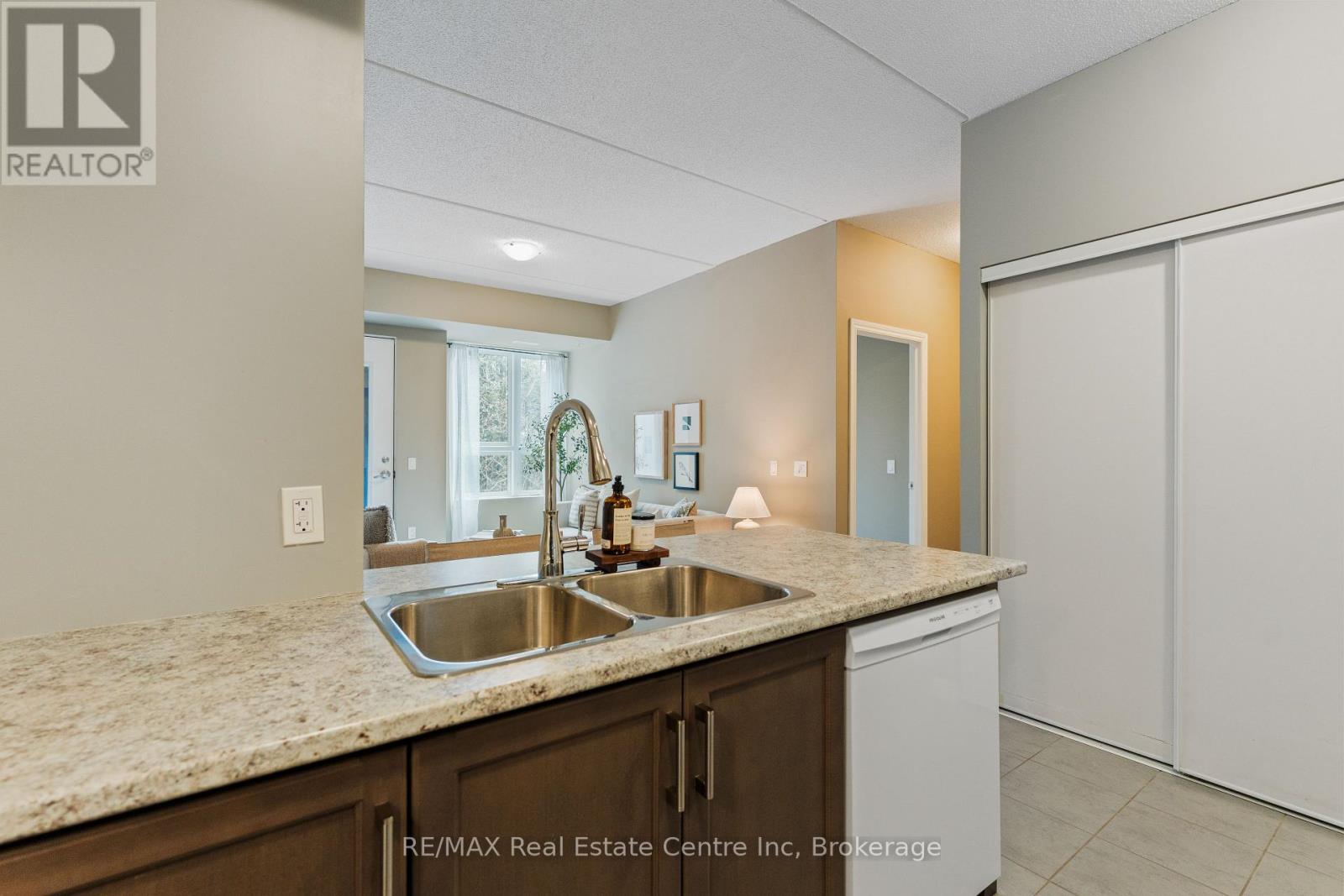 206 - 1280 Gordon Street, Guelph, Ontario  N1L 0N6 - Photo 4 - X12087203