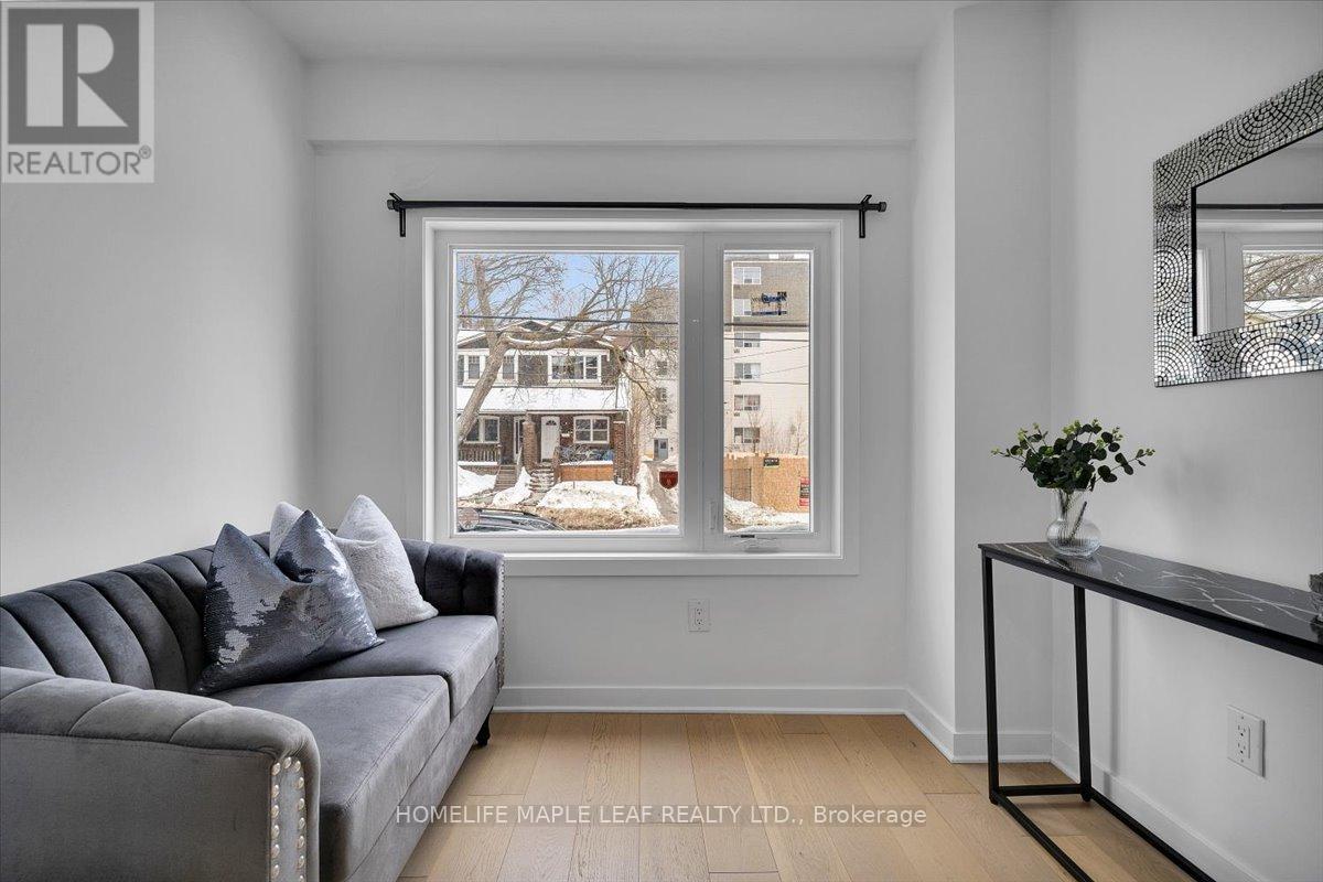 386 Coxwell Avenue, Toronto, Ontario  M4L 3B7 - Photo 8 - E12087205