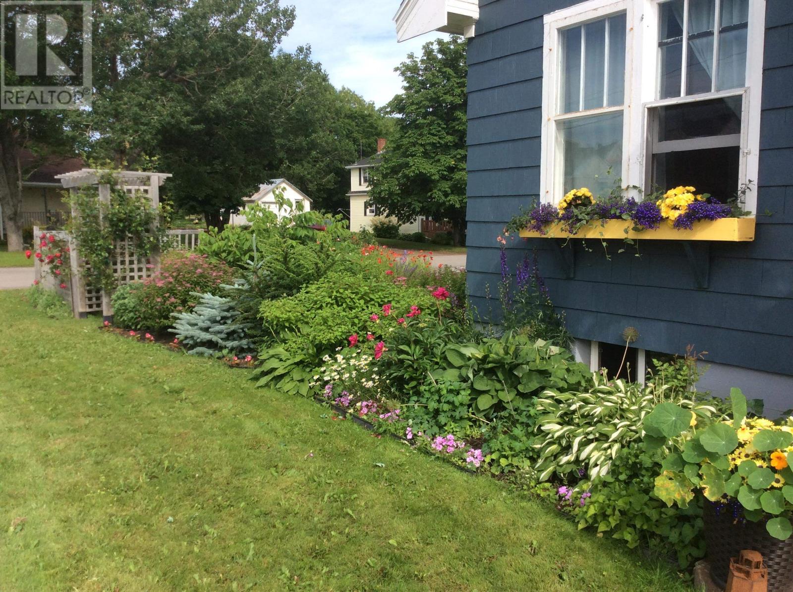Property at 11 BELLE Avenue image 3