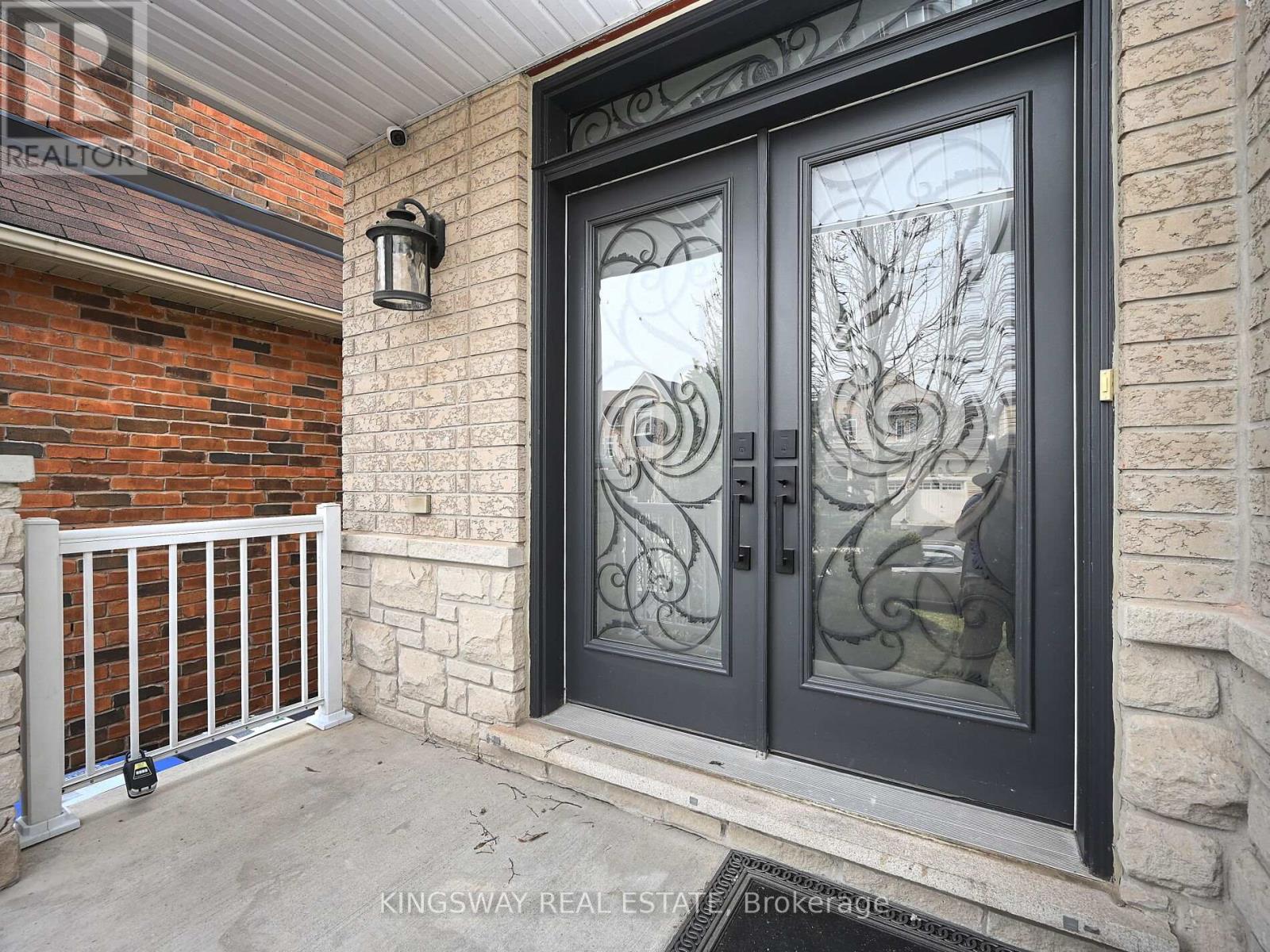 Property at 28 FALLHARVEST AVENUE image 3