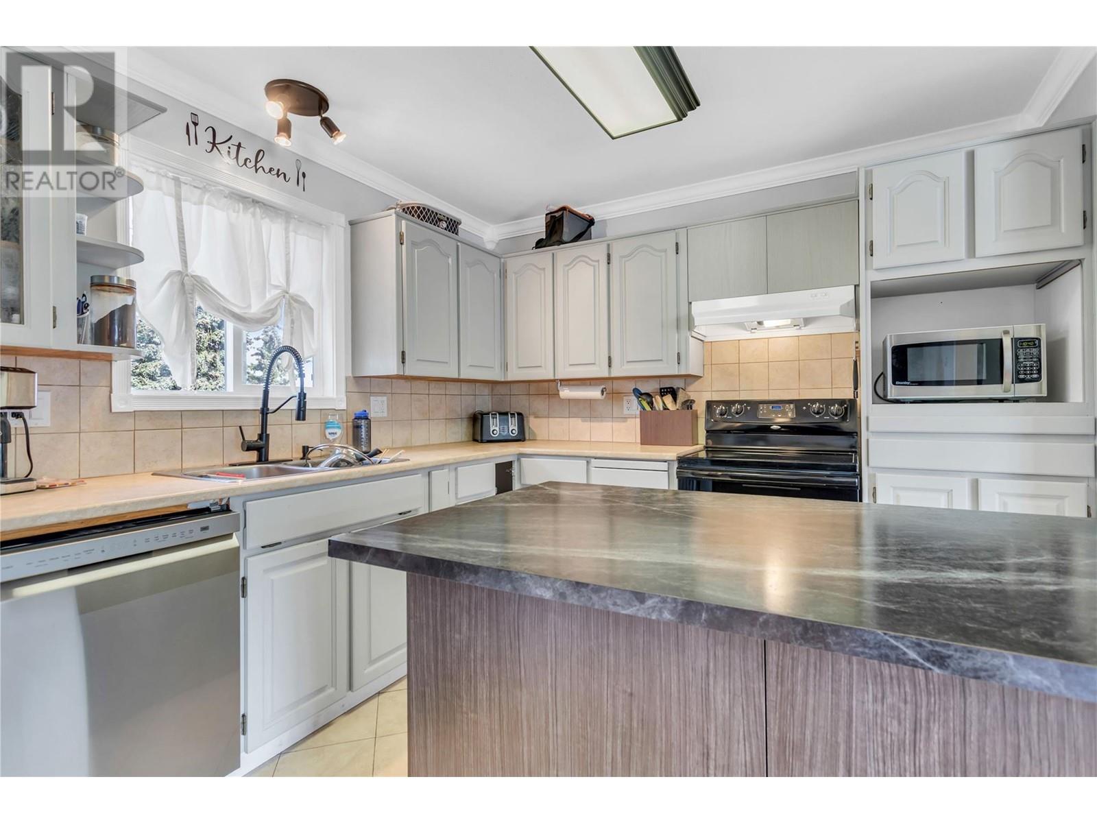 3420 Esquire Road, Kelowna, British Columbia  V1X 6L2 - Photo 8 - 10343604