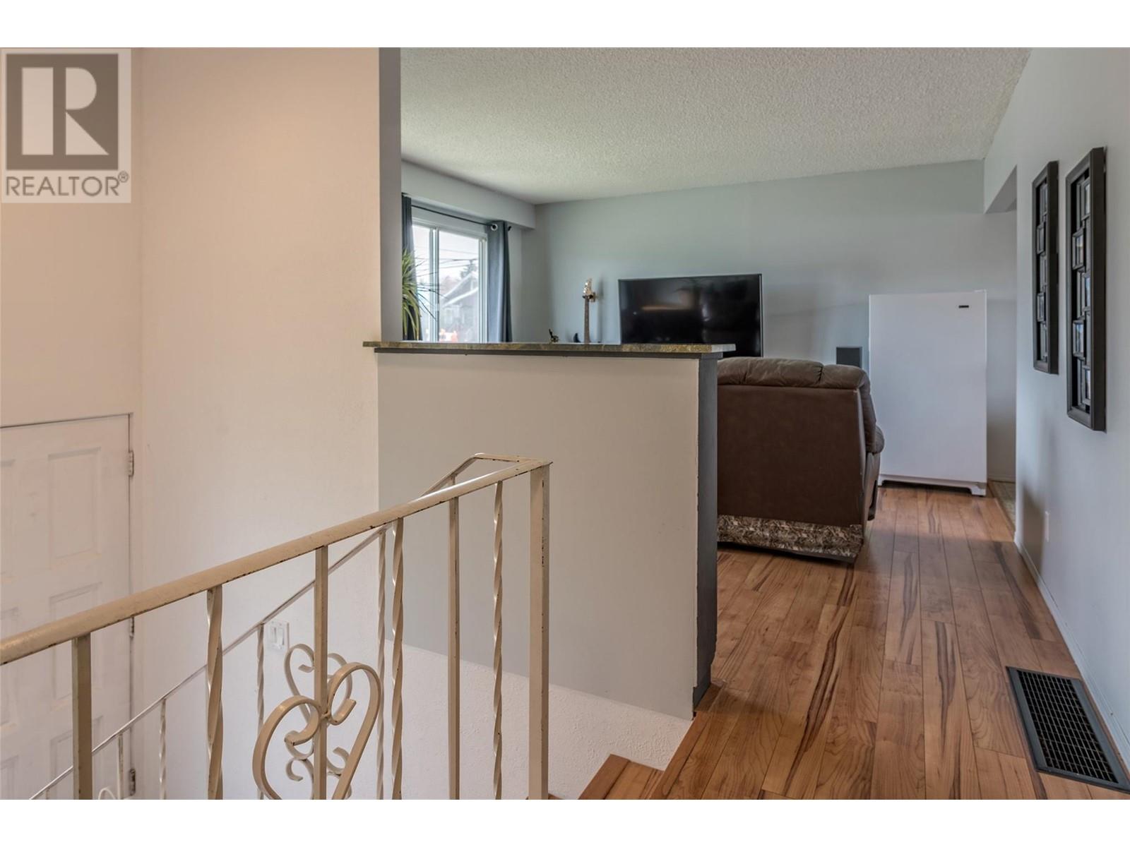3902 25 Street, Vernon, British Columbia  V1T 4R7 - Photo 6 - 10343886