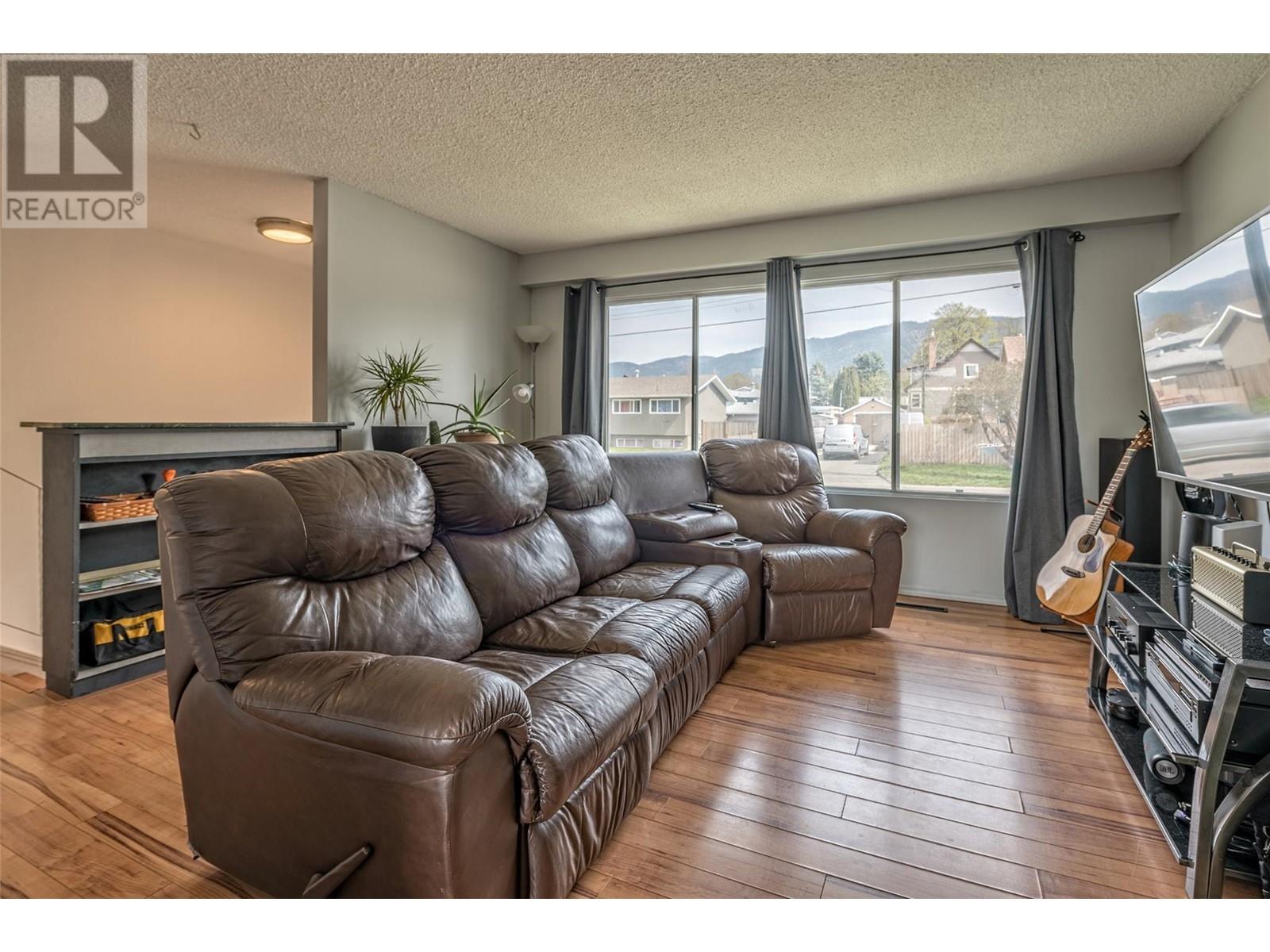 Property at 3902 25 Street image 2