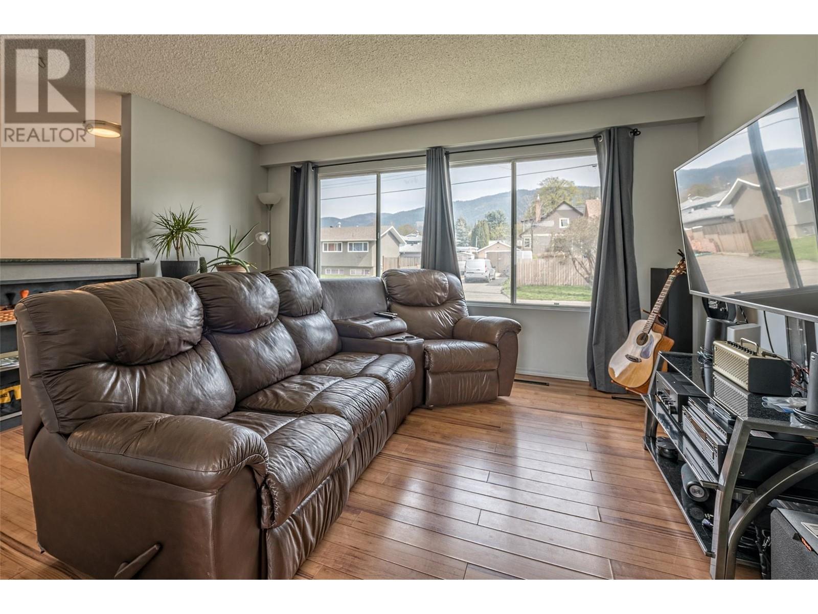 Property at 3902 25 Street image 3