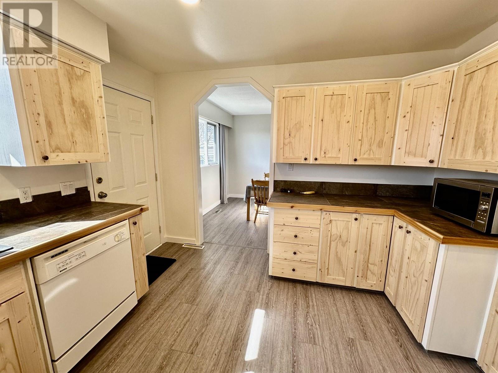 Property at 435 N BIRCH AVENUE image 5