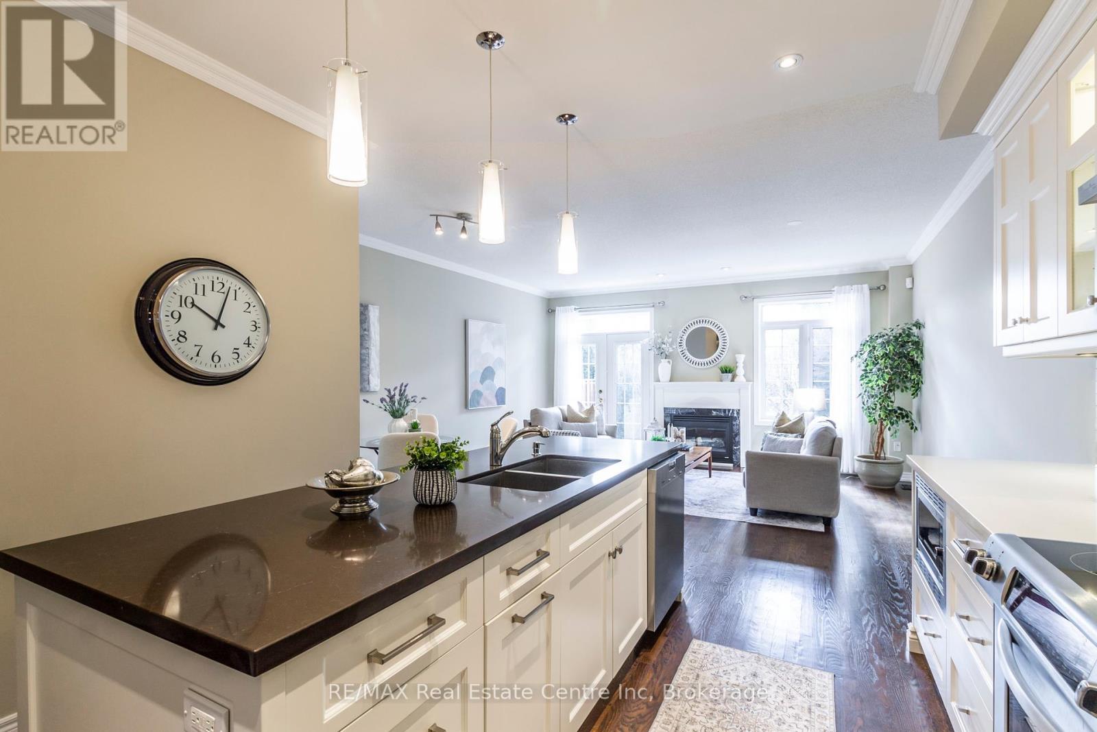 8 - 223 Rebecca Street, Oakville, Ontario  L6K 3Y2 - Photo 10 - W12087407