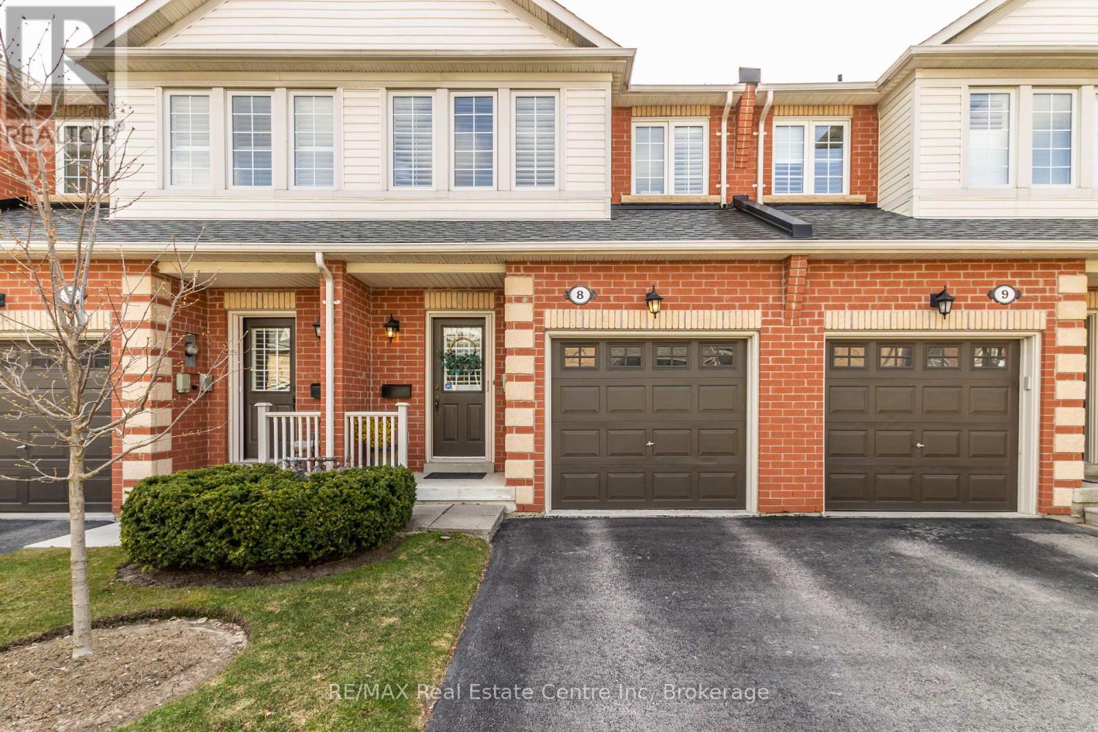 8 - 223 Rebecca Street, Oakville, Ontario  L6K 3Y2 - Photo 2 - W12087407
