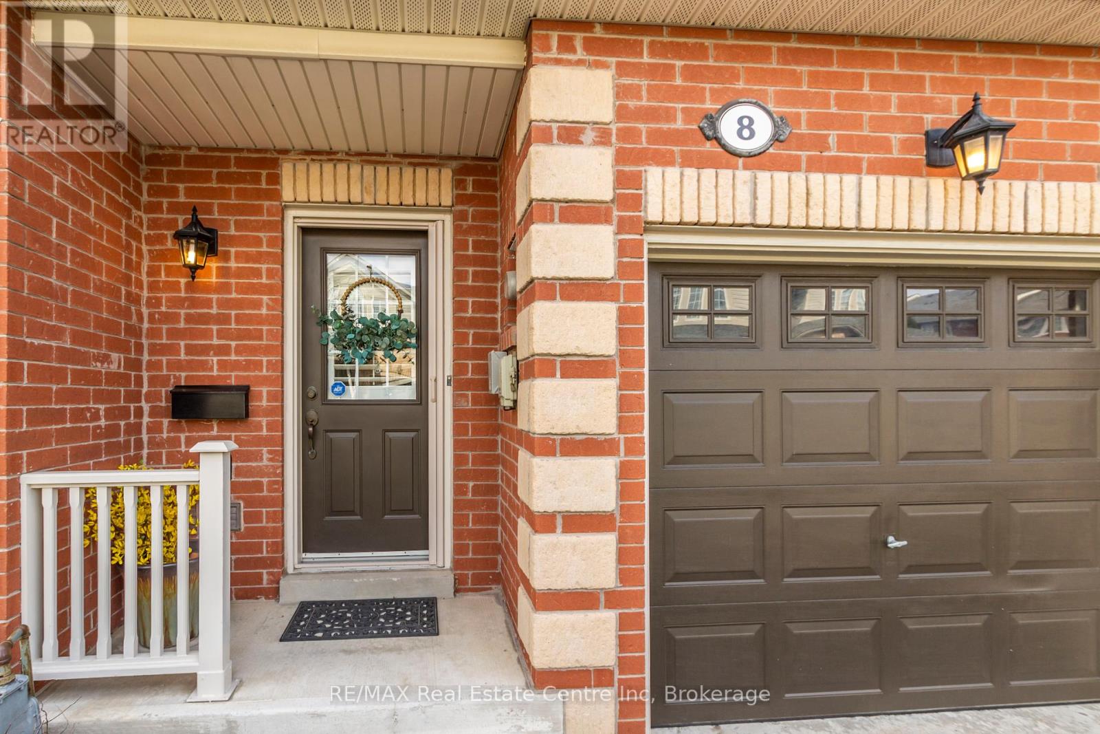 8 - 223 Rebecca Street, Oakville, Ontario  L6K 3Y2 - Photo 3 - W12087407