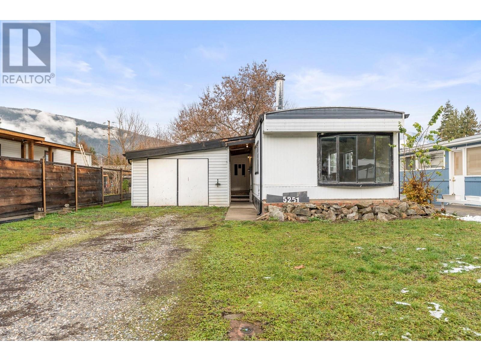 5251 69 Avenue, Canoe, British Columbia  V0E 1K0 - Photo 2 - 10343942