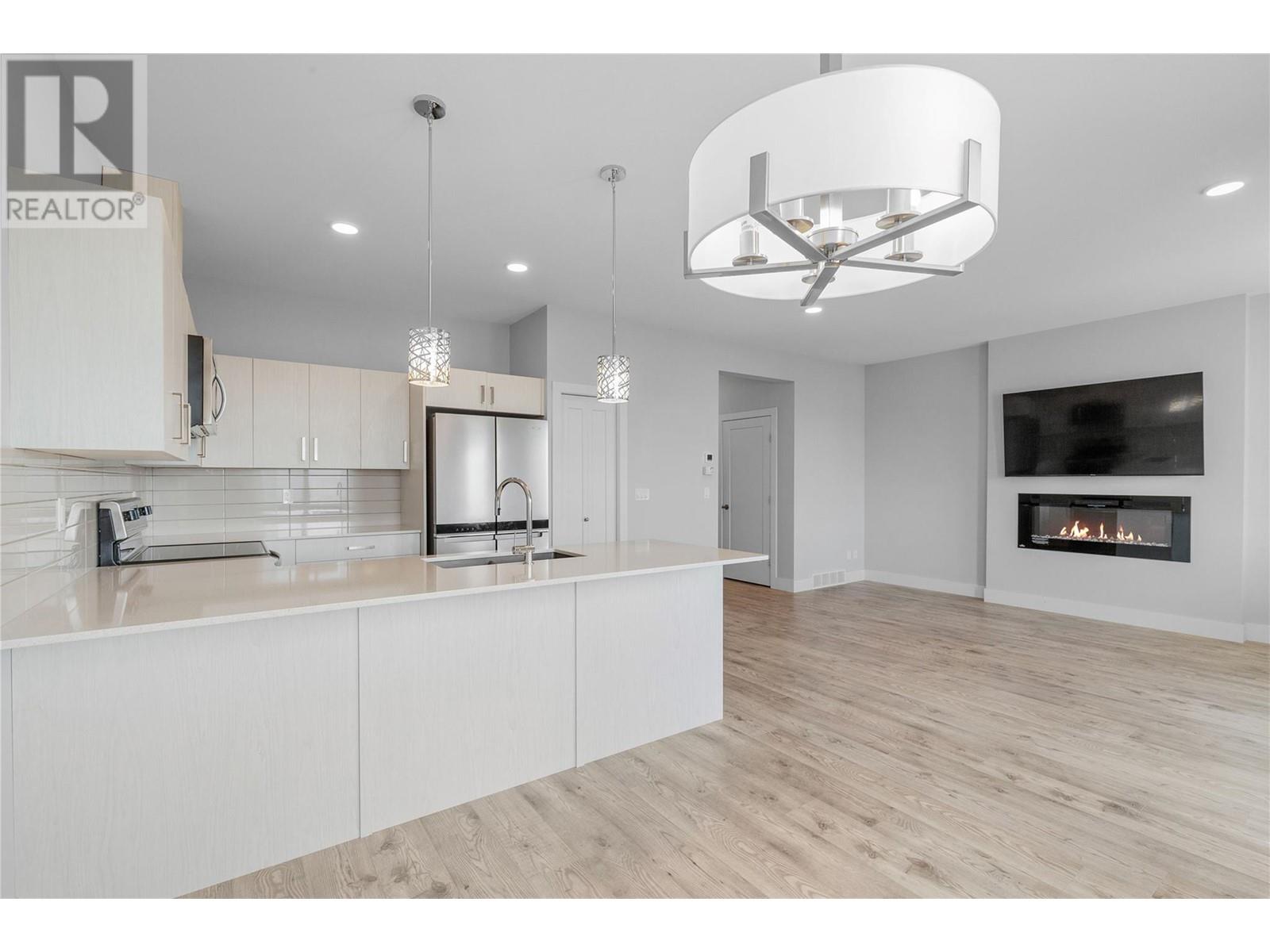 Property at 933 Mt. Robson Place Unit# 65 image 3