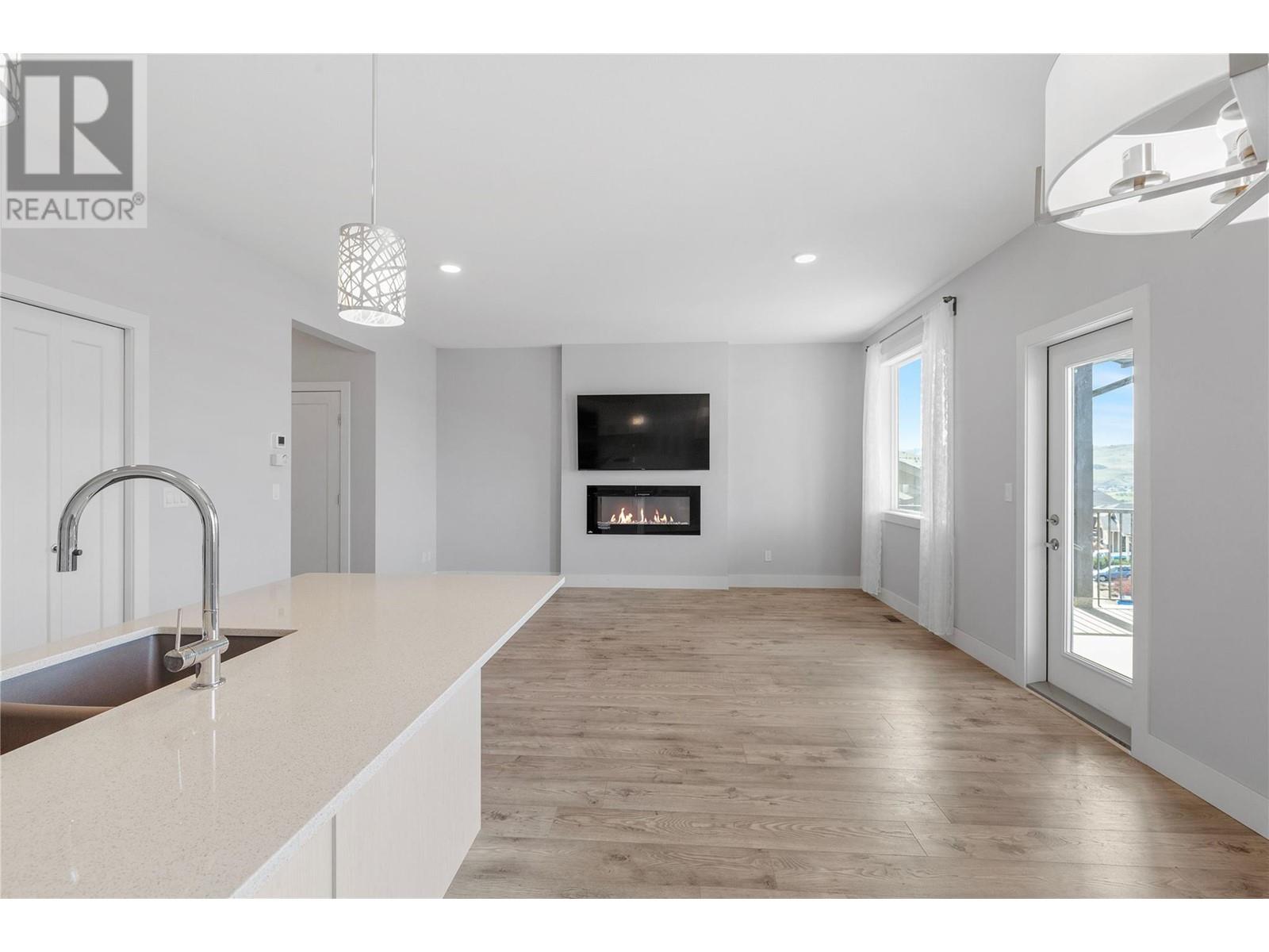Property at 933 Mt. Robson Place Unit# 65 image 4