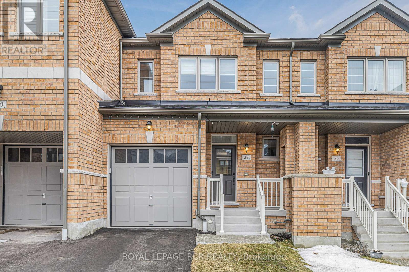 Property at 37 MARKVIEW ROAD image 1
