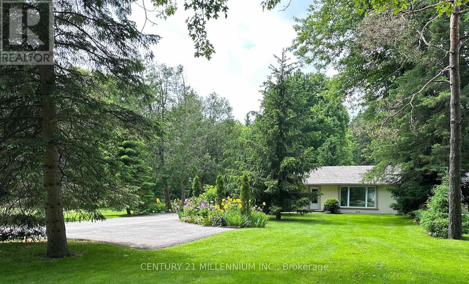 48 Credit Road, Caledon (Cheltenham), Ontario  L7C 3J1 - Photo 2 - W12087400