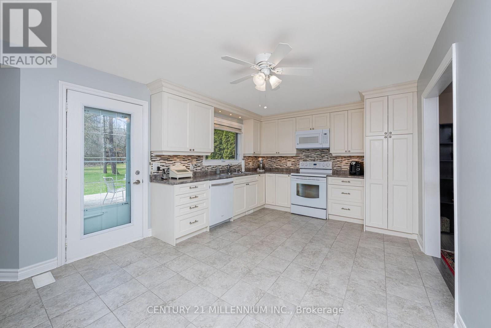 48 Credit Road, Caledon (Cheltenham), Ontario  L7C 3J1 - Photo 5 - W12087400