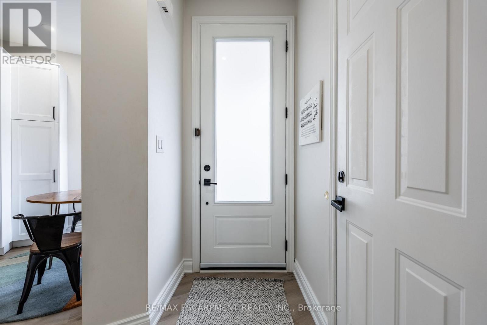 Property at 48 GOLDENVIEW COURT image 3